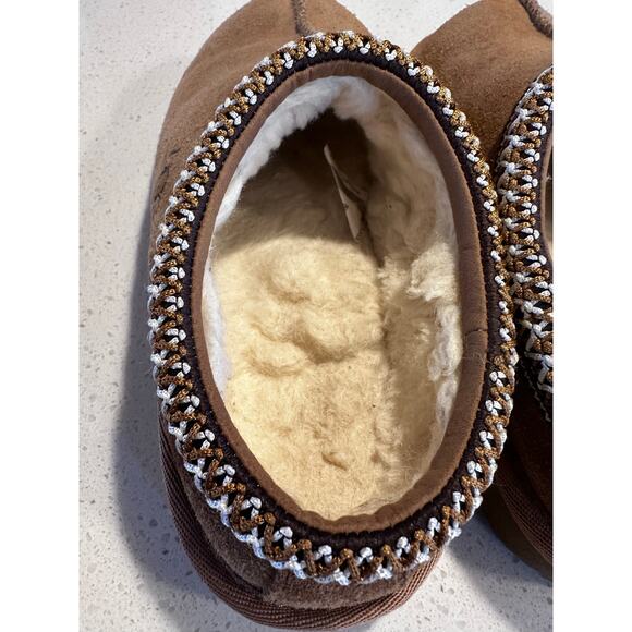 UGG Big Kids Size 2 Tasman Slipper in Chestnut Great Condition - Picture 6 of 12